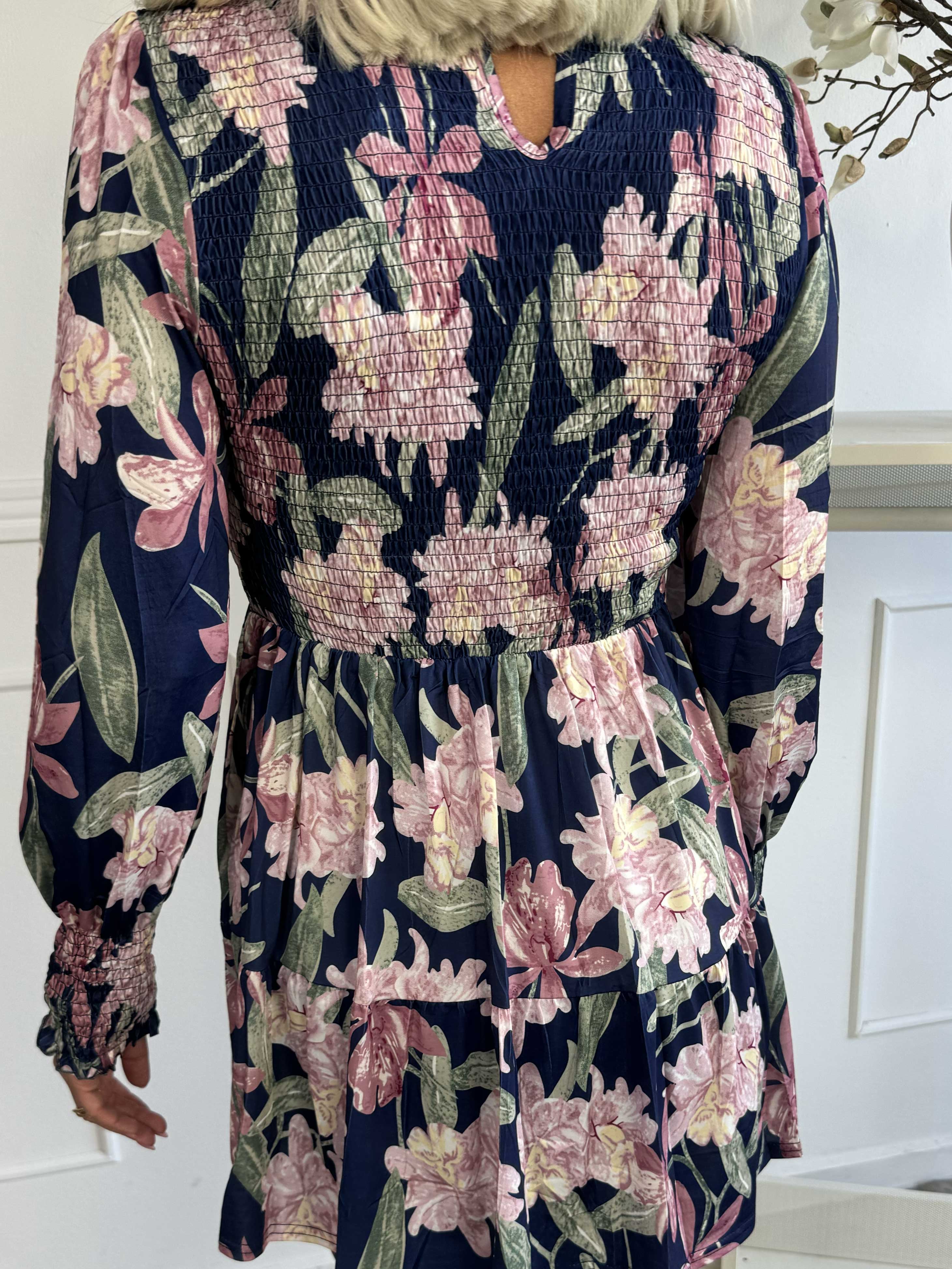 Kelly Flower Shirt - Elastisk blus med smock över bröstet